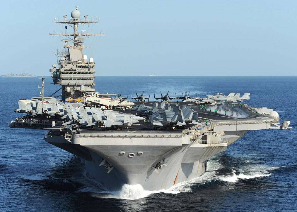 Эсминец USS Abraham Lincoln в Аравийском море