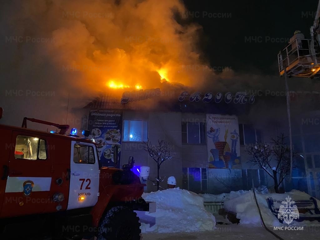 Ликвидация пожара на улице Сибирска в Нягани