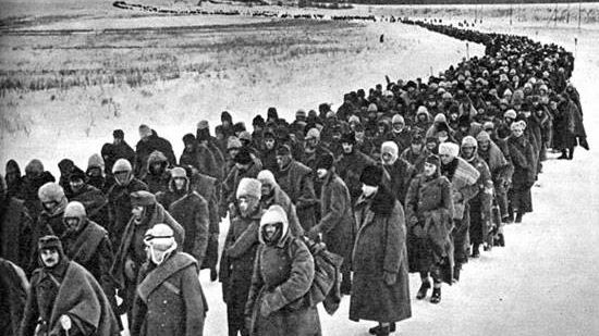 Колонна немецких, итальянских, венгерских военнопленных под Сталинградом