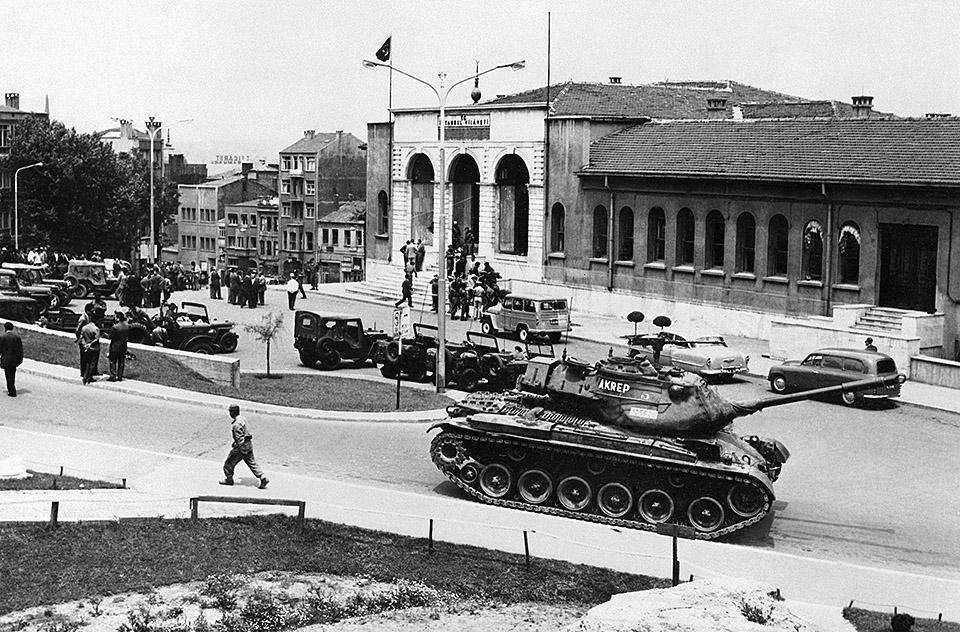 Переворот 1960 года. Танки на улицах Анкары