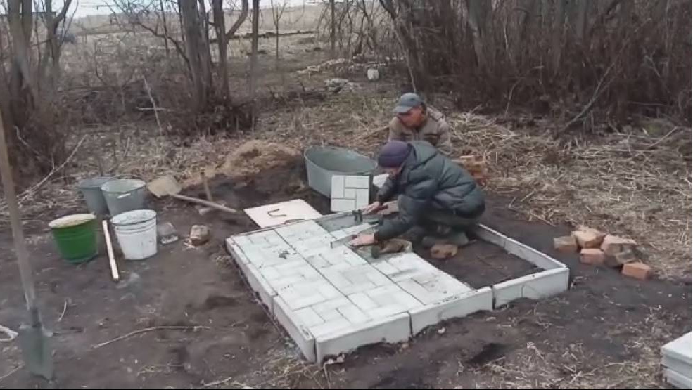 Владимир Селиверстов восстанавливает памятник героям Великой Отечественной войны. Новосибирск
