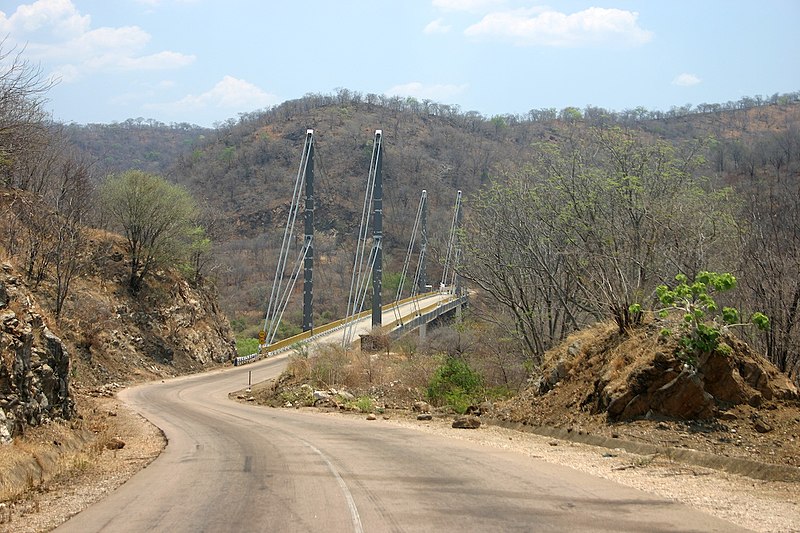 Мост через реку Луангва (Замбия)