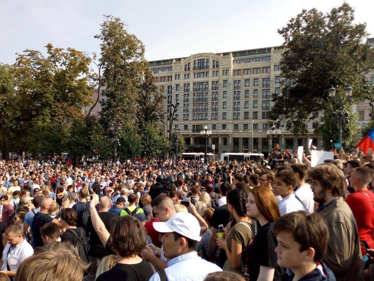 Участники «навальнинга» на Пушкинской площади