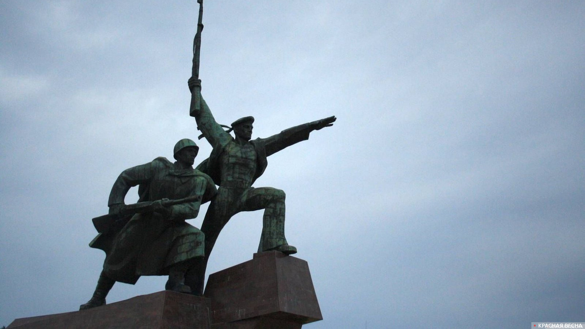 Памятник «Матрос и солдат» на мысе Хрустальном, Севастополь