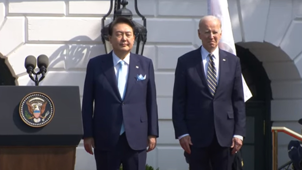 Президент Южной Кореи Юн Сок Ель и Джо Байден