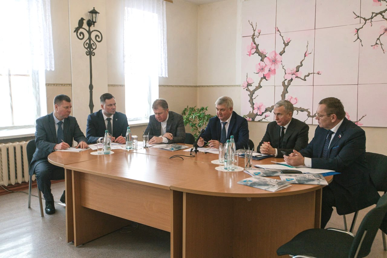 Выездное совещание губернатора Воронежской области Александра Гусева в селе Петропаловка