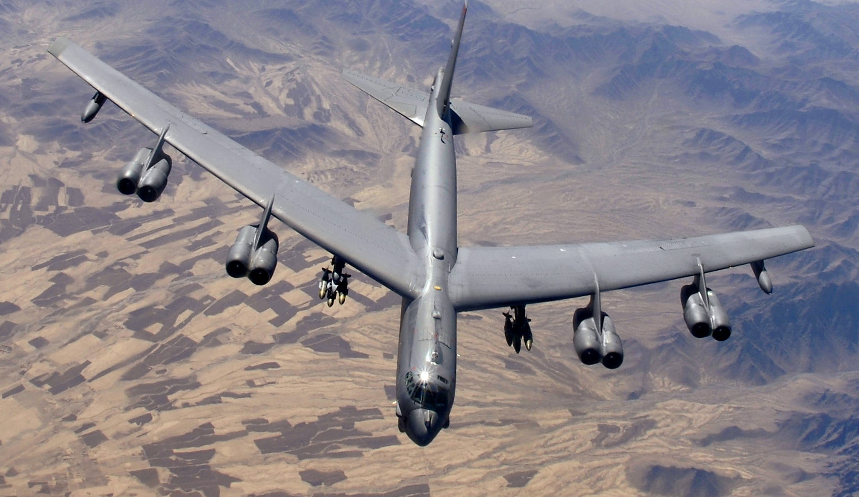 Стратегический бомбардировщик B-52H (США) над Афганистаном. 2006 год