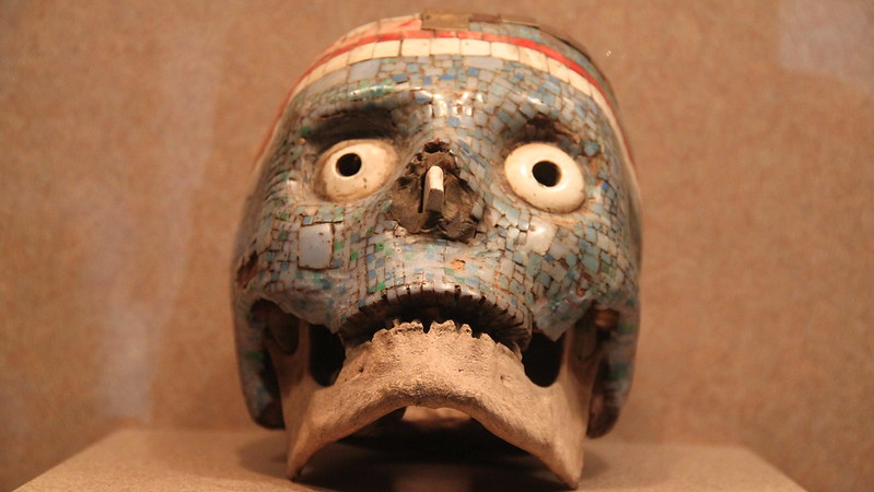 Ацтекский инкрустированный человеческий череп. Мексика