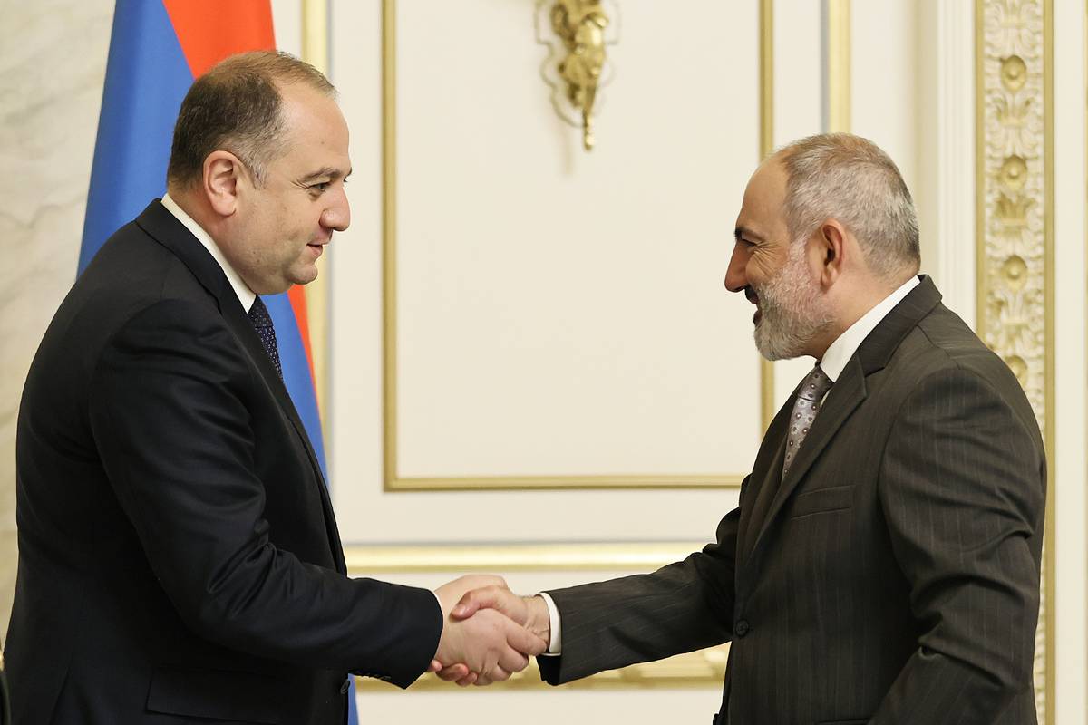 Премьер-министр Никол Пашинян и министр обороны Грузии Ираклий Чиковани