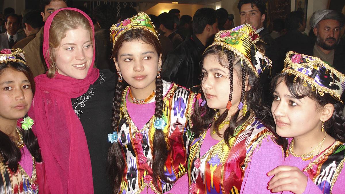 2012 год узбекистан. Узбекские женщины. Узбекские женщины фото. Узбекские дети. Узбекские женщины современные фото.