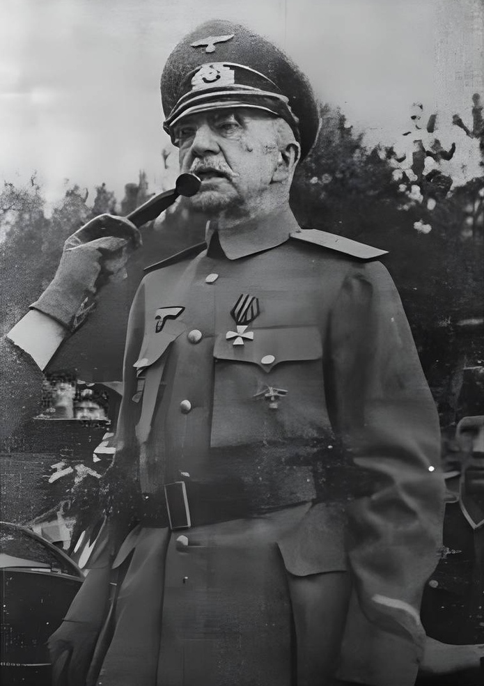 Генерал Петр Краснов в форме Вермахта. 1943