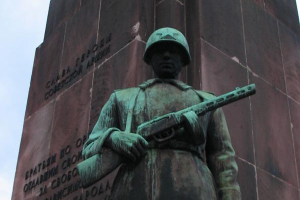 Памятник советскому воину в Варшаве, автор: Tarkowski [gombao], лицензия: CC BY SA 2.0