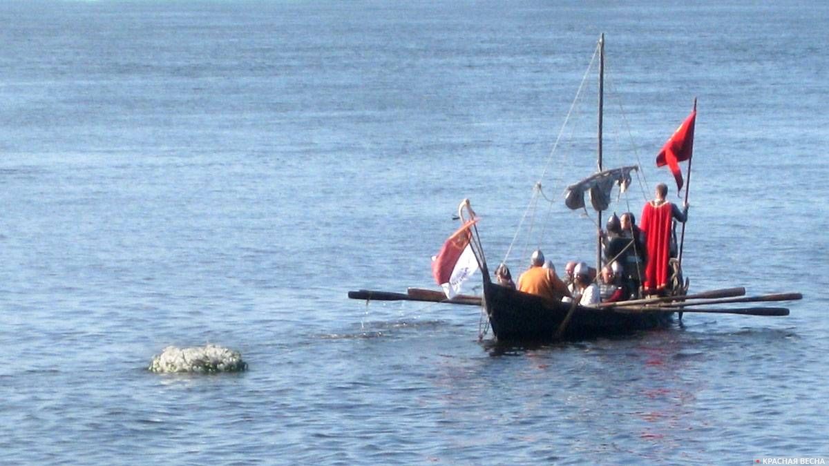 Спуск на воду венка памяти. Усть-Ижора. 27.07.2019