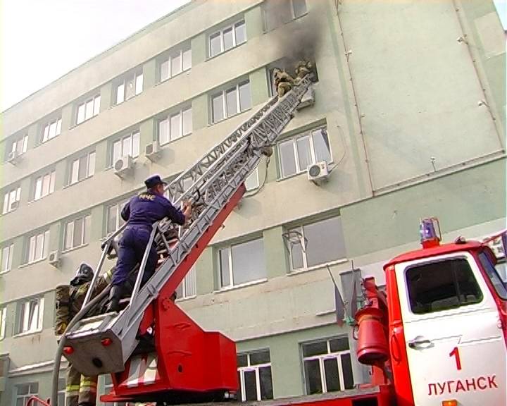 Пожар в здании министерства юстиции ЛНР