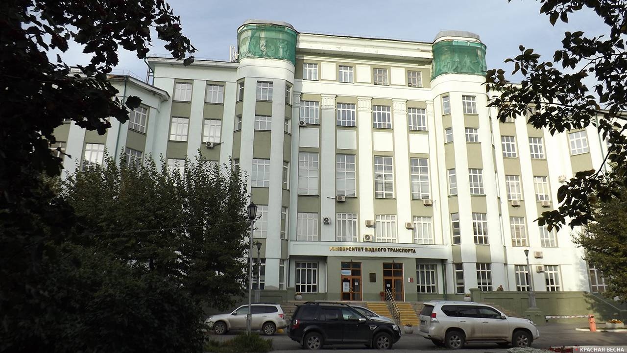 Дворец Труда, теперь - здание Сибирского государственного университета водного транспорта
