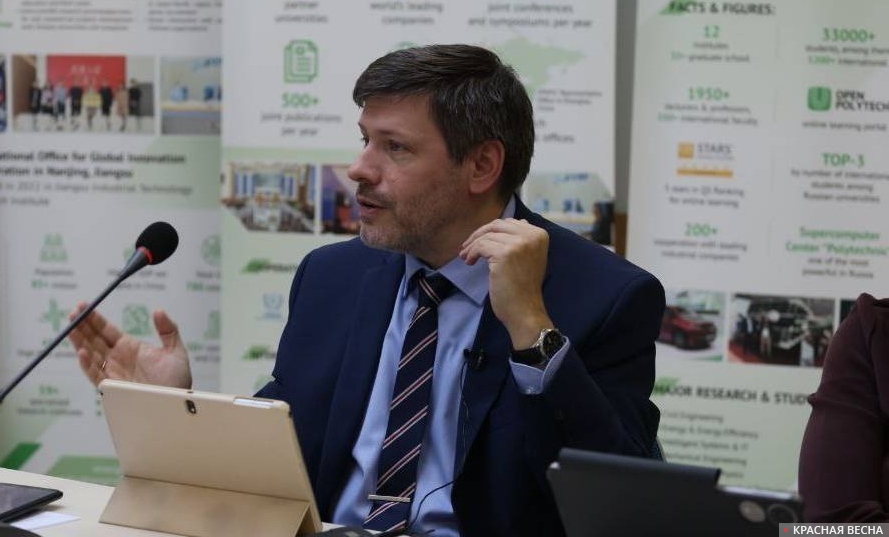 Расинский: власти не хотят признавать дефицит учителей