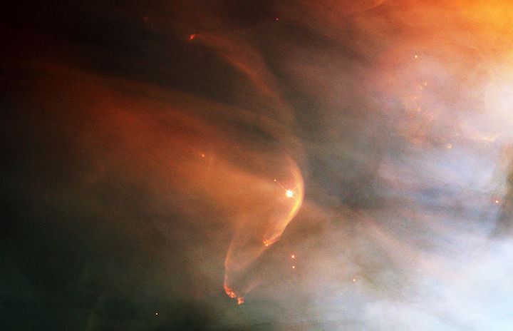 Ударная волна, созданная ветром звезды LL Орион, сталкивающаяся с потоком в туманности Ориона
