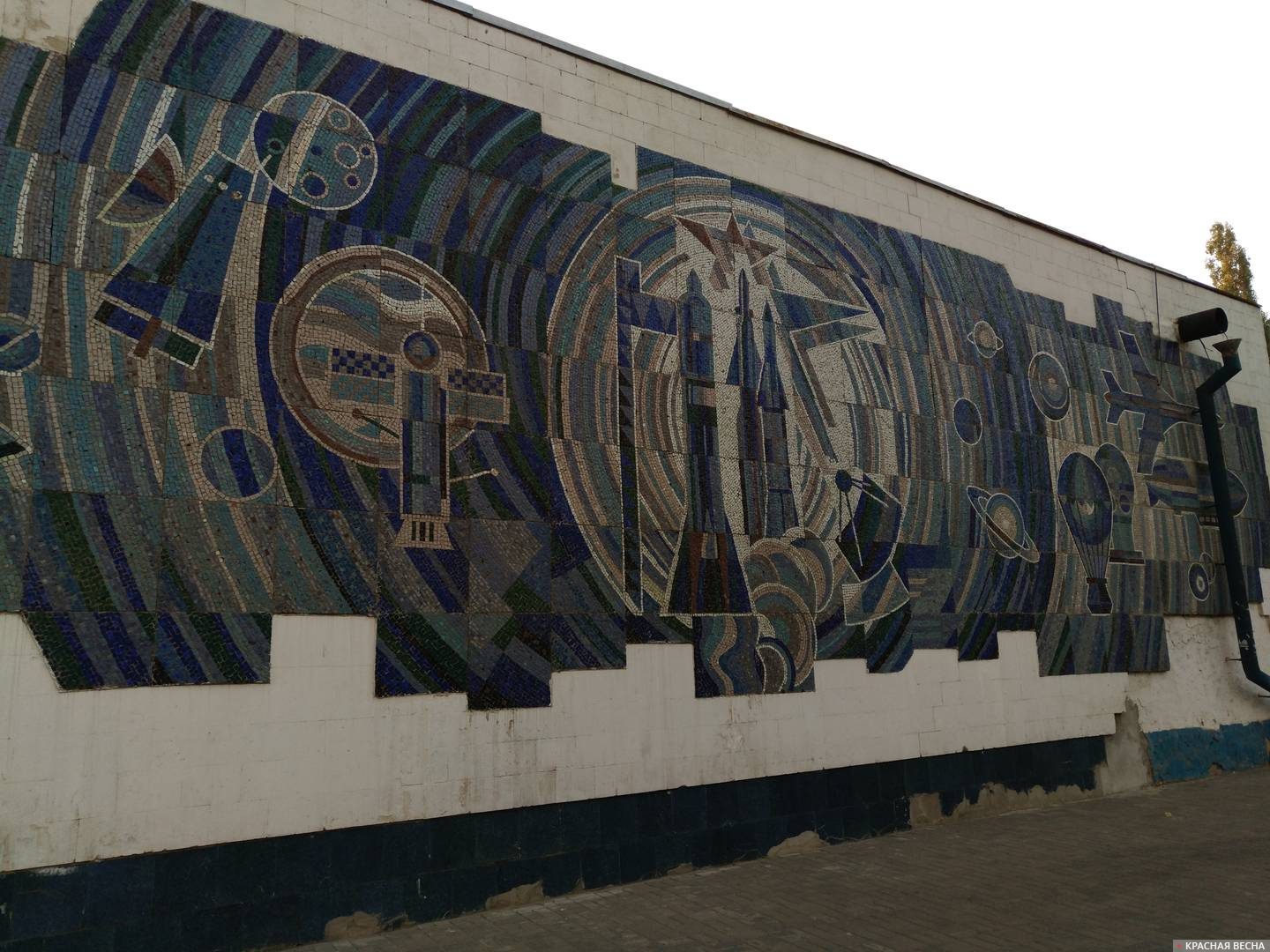 Мозаика посвященная космосу на здании Детского дома творчества, автор не известен, предположительно 1972 год,Воронеж