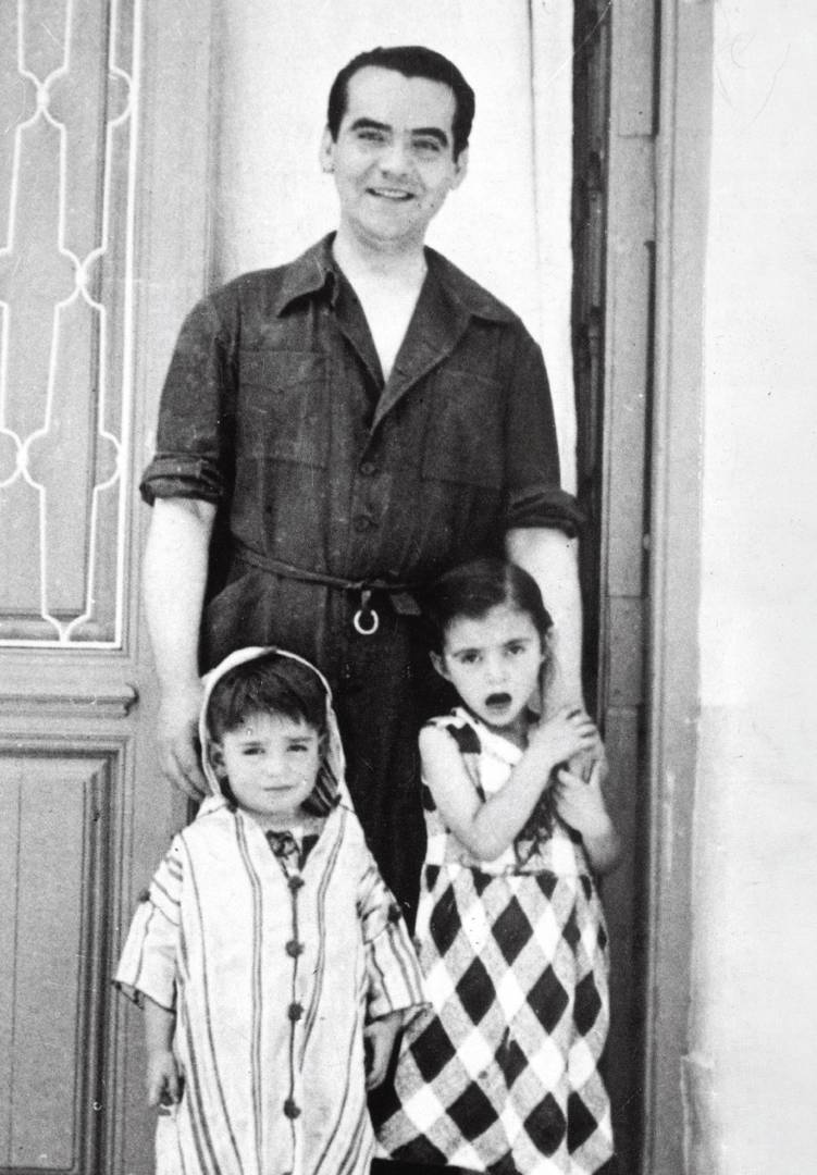 Лорка со своими племянниками. 1935