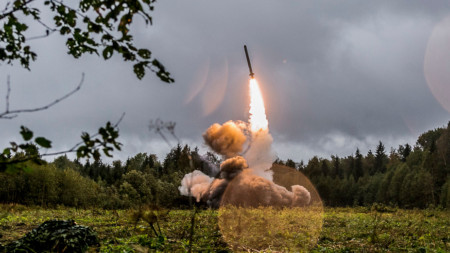 Пуск крылатой ракеты ОТРК «Искандер-К»