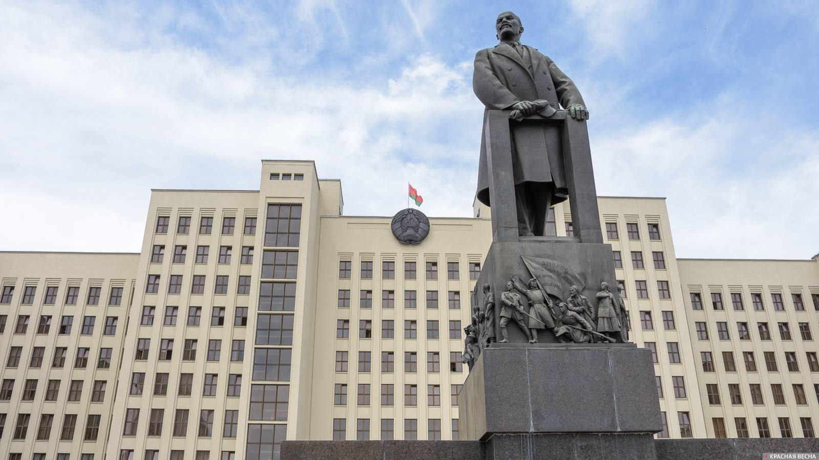 Памятник Владимиру Ильичу Ленину возле Дома правительства, Минск, Белоруссия