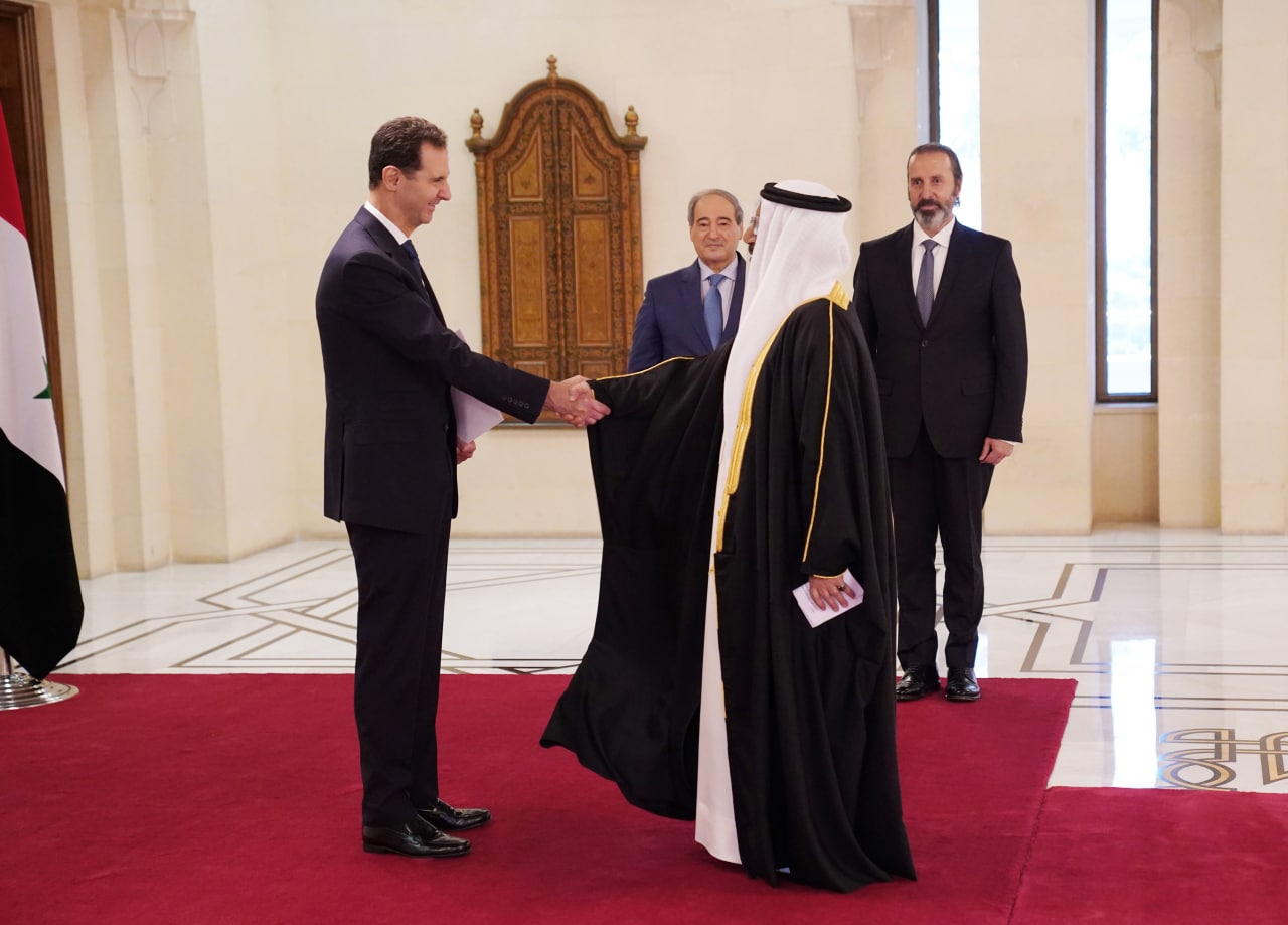 Башар Асад и посол Бахрейна в Дамаске Вахид Мубарак Сайяр