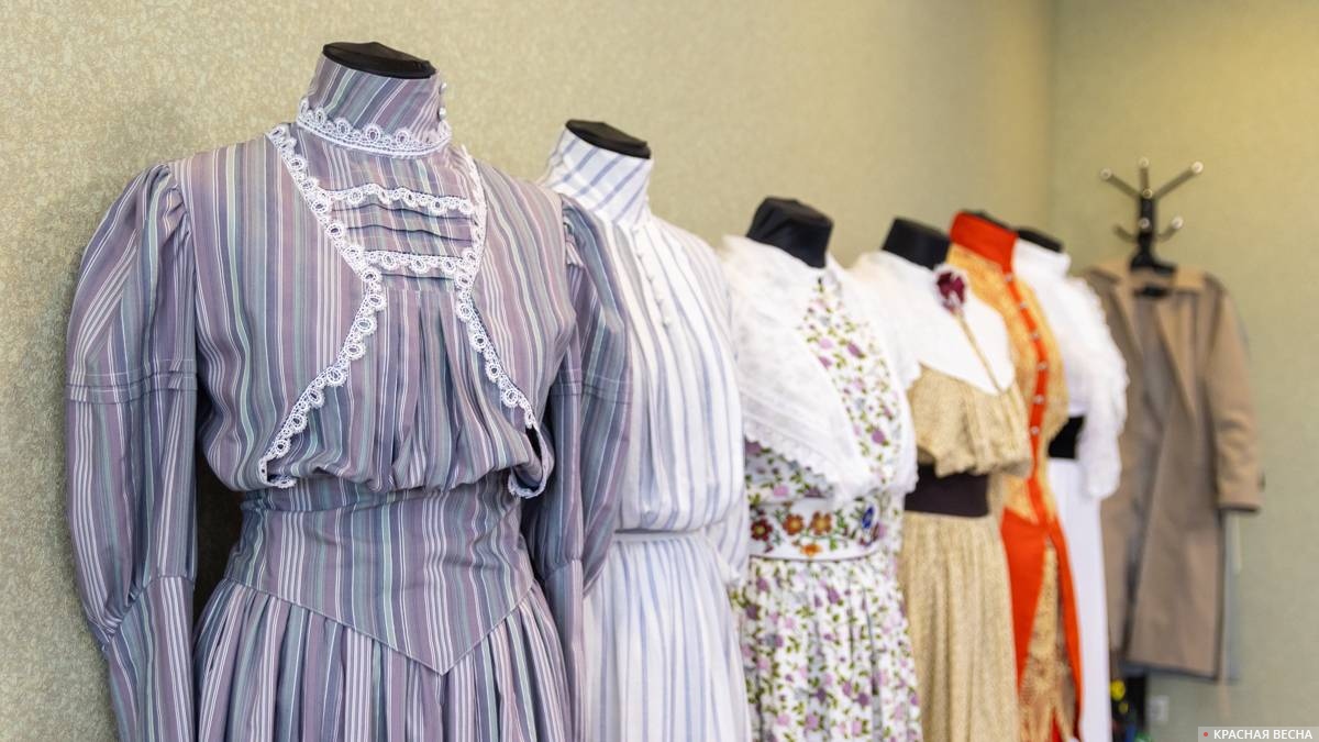 Платья, побывавшие на показе мод в Париже
