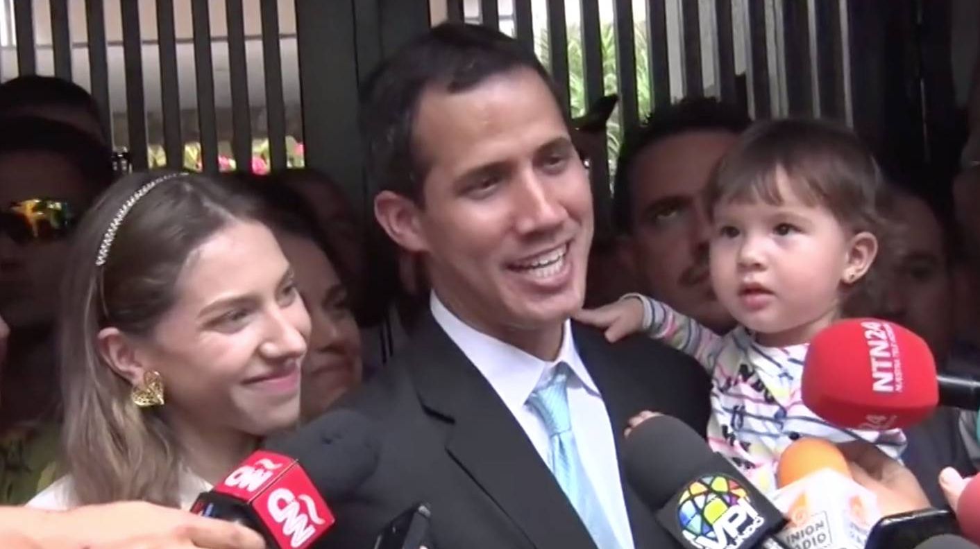 Гуайдо с его женой Фабианой и дочерью Мирандой 2019 год