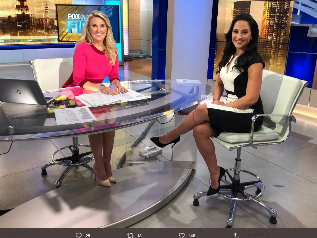 Ведущая Fox News Эмили Роуз Компаньо (справа)