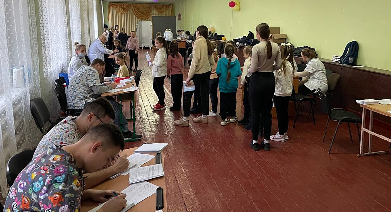 Архангельские врачи осматривают детей в ДНР