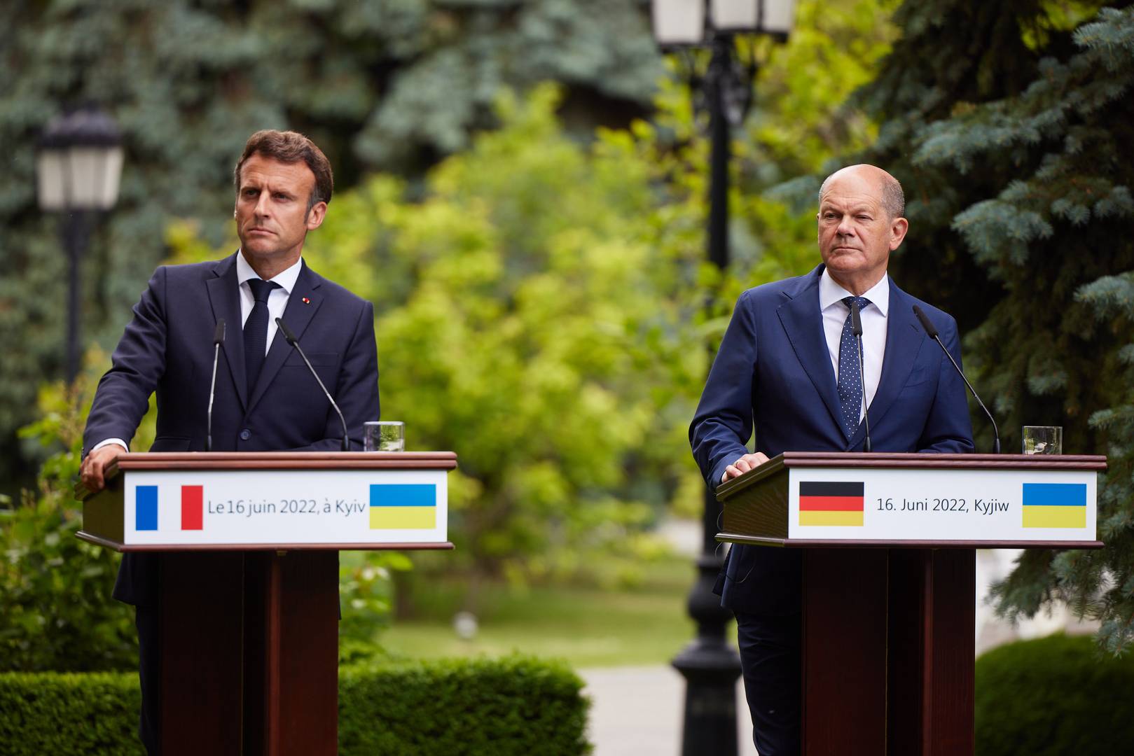 Президент Франции Эммануэль Макрон и канцлер Германии Олаф Шольц в Киеве 16 июня 2022 года