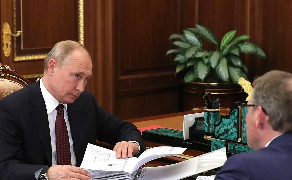 Владимир Путин с Уполномоченным по защите прав предпринимателей Борисом Титовым