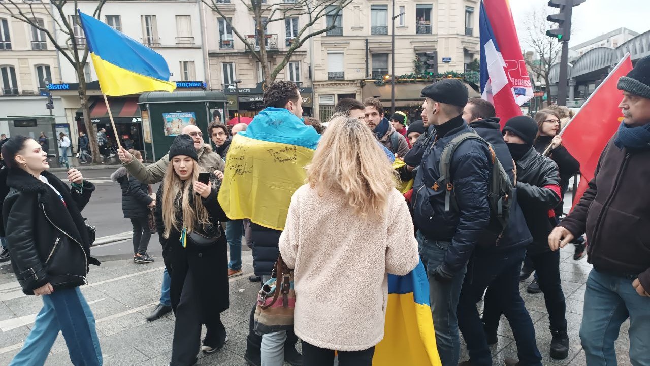 Группа украинских националистов, пришедших на акцию, попыталась сорвать мероприятие. 