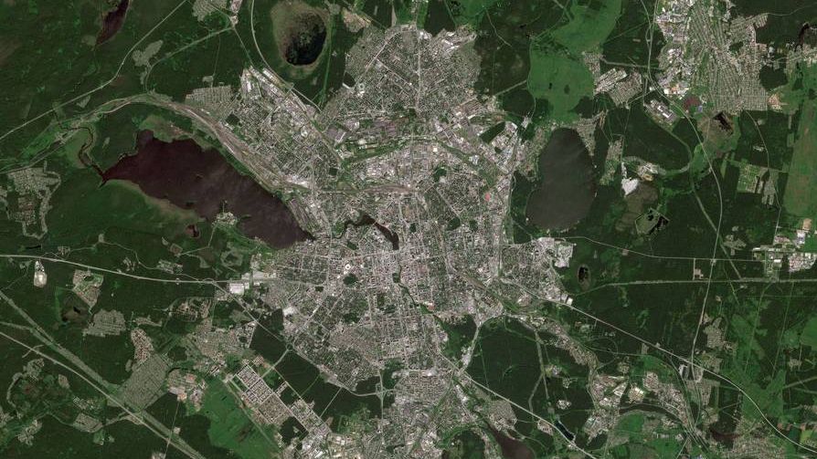 Город Екатеринбург и окрестности на космическом снимке со спутника Европейского космического агентства Sentinel-2