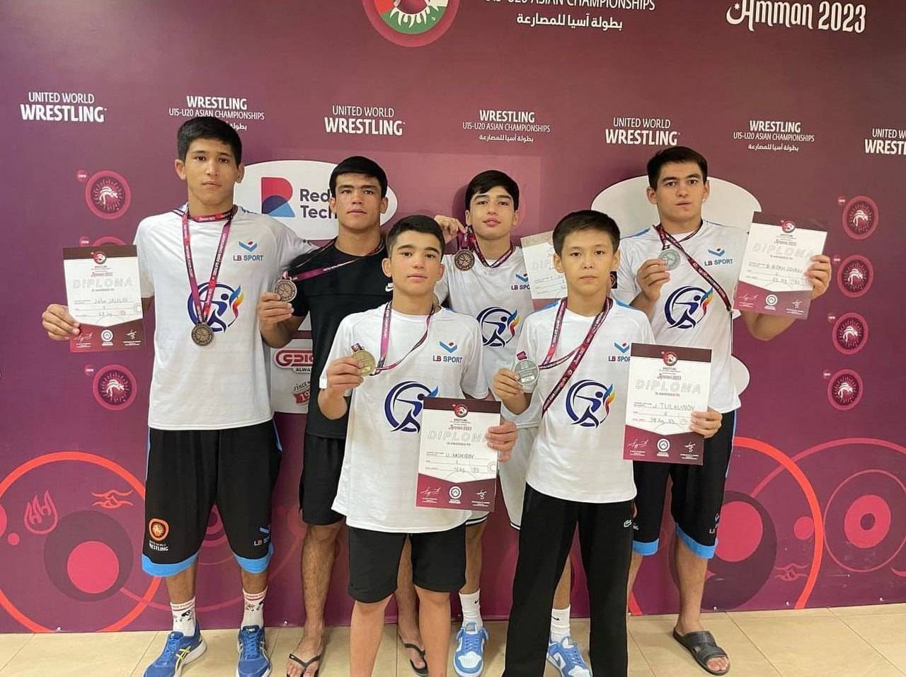 Узбекские борцы чемпионате Азии по спортивной борьбе