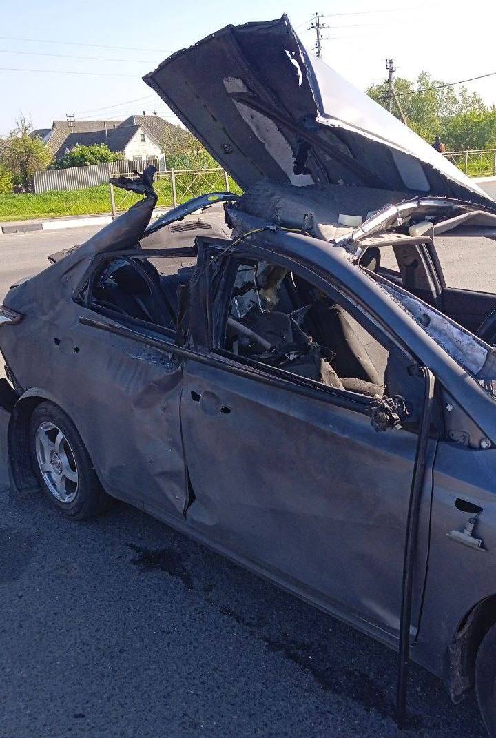 Поврежденный атакой дрона ВСУ автомобиль. Село Вознесеновка, 3 мая 2024 г.