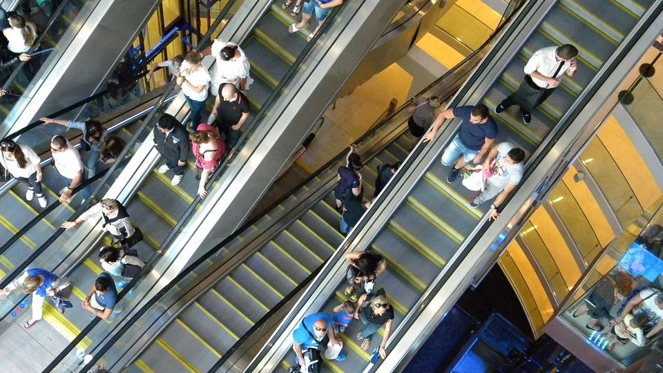 Эскалаторы в торговом центре