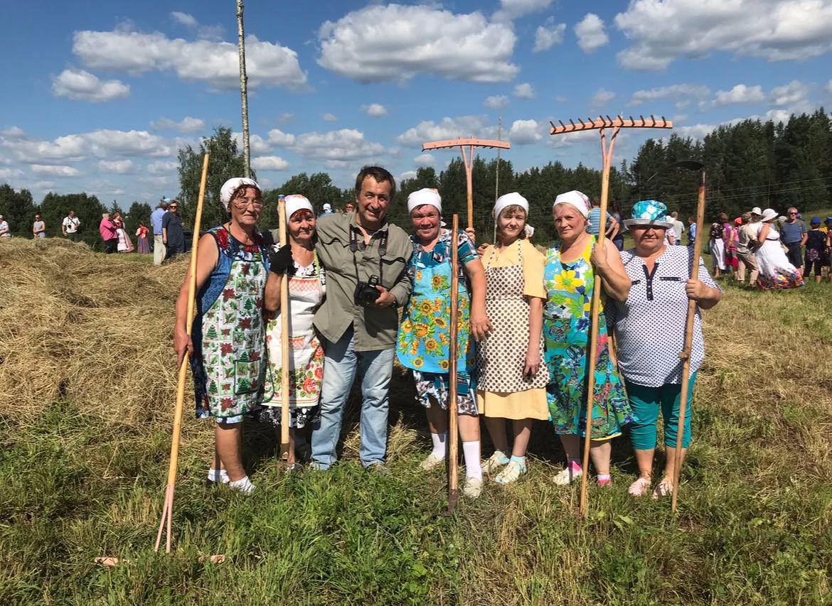 На уборке льна. Верховажский район Вологодской области