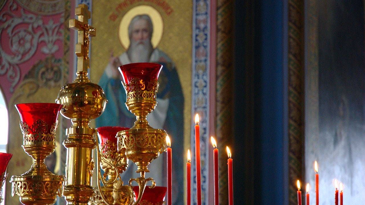 Свечи на престоле Спасо-Преображенского собора