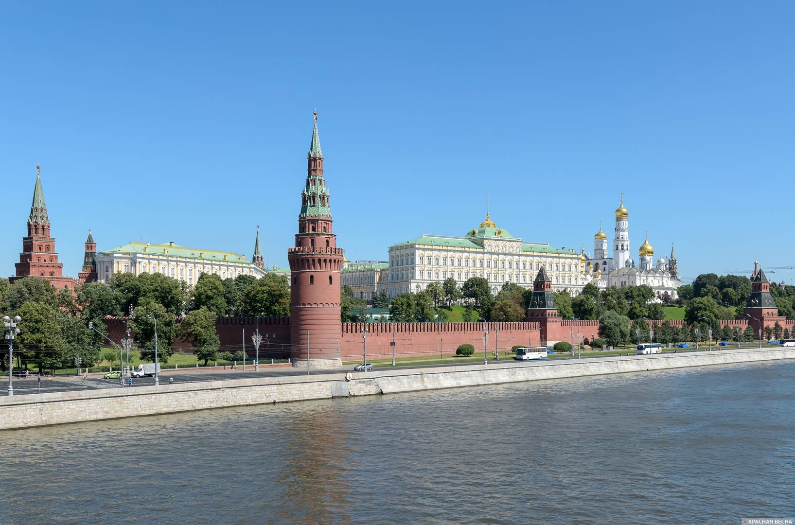 Кремль со стороны Кремлёвской набережной, Москва