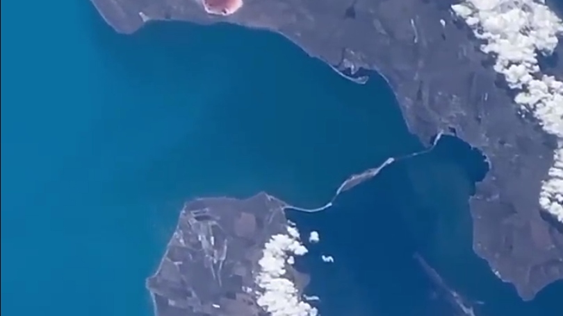 Крымский мост из космоса. Кадр из видео космонавта Олега Артемьева
