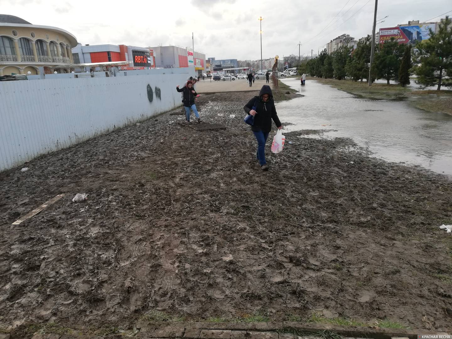 Улицы Анапы скрылись под водой и грязью. Виновата стихия? Фоторепортаж | ИА  Красная Весна