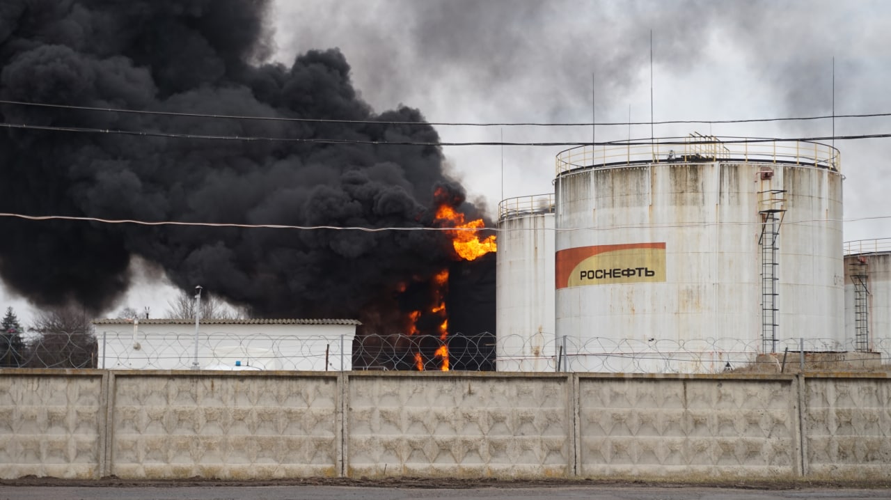 Пожар на нефтебазе в Белгороде, 1 апреля 2022