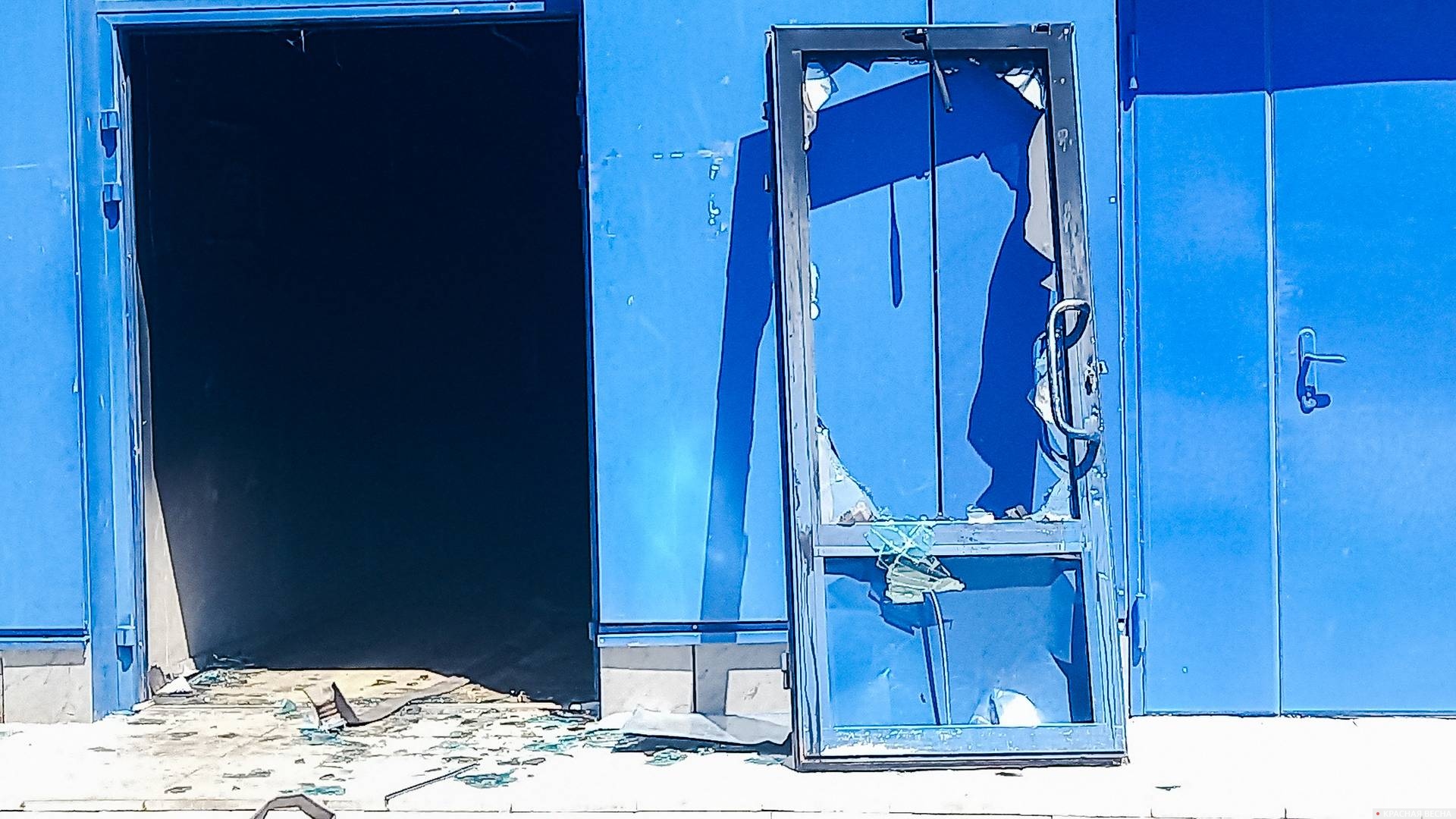 Выбитые двери