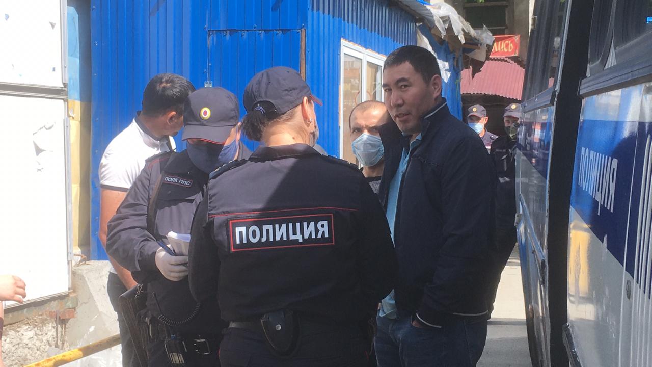 Полиция проводит рейд на рынке «Таганский ряд» в Екатеринбурге