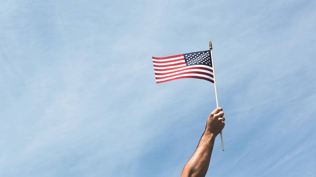Американский флаг и небо