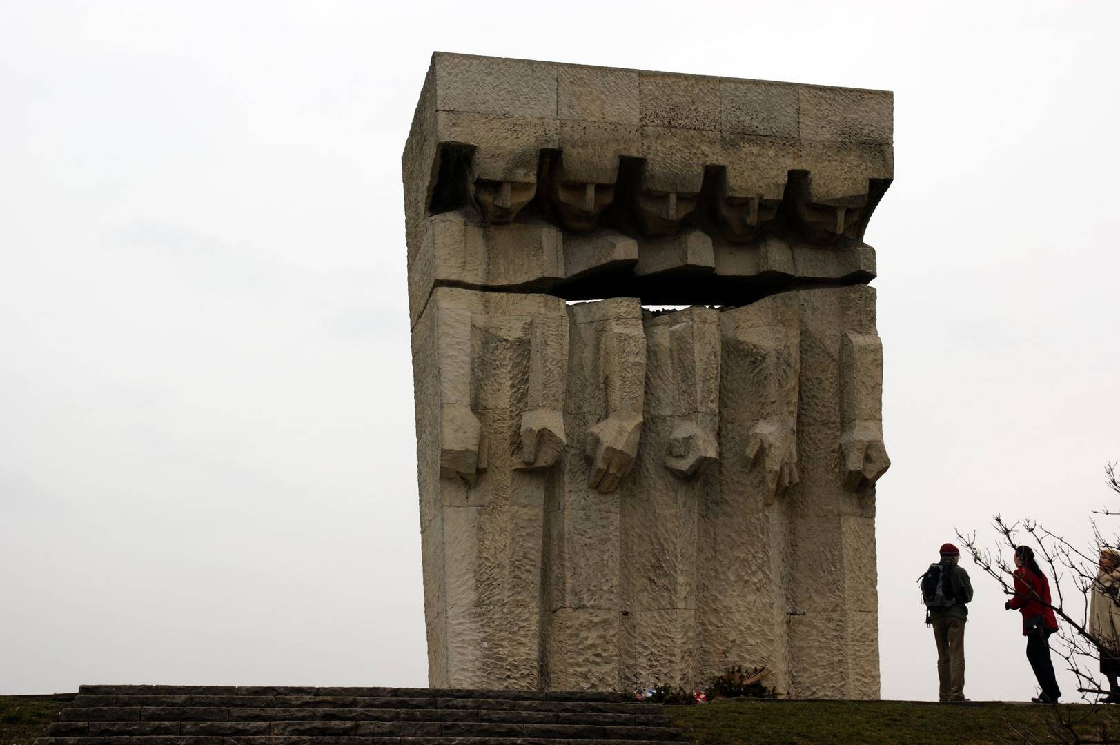 Монумент посвященный узникам концлагеря 