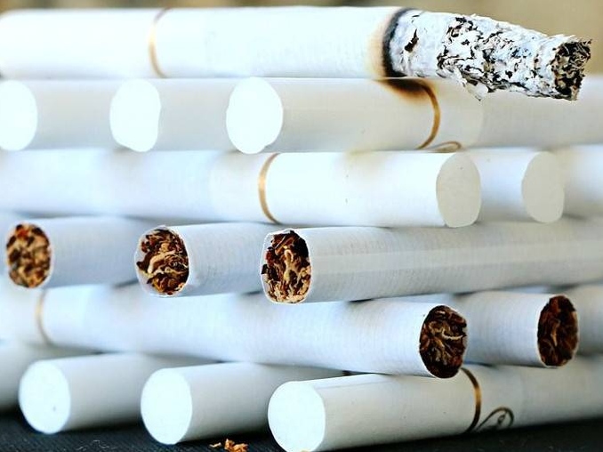 Эксперты пояснили почему поставки сигарет в Россию снизились