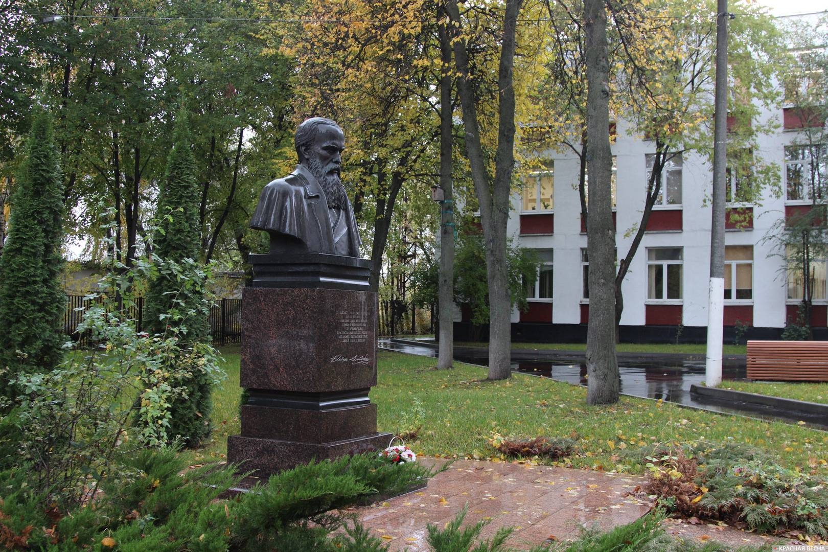 Памятник Федору Михайловичу в Люблине.