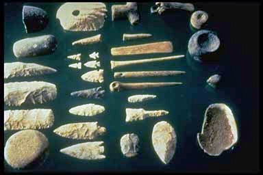 Разнообразные каменные орудия